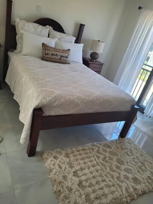 Tranquil 2 Bedroom Townhouse In Discovery Bay 0*,