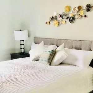 The Hamptons Vacational In New Kingston. Apartment Kingston